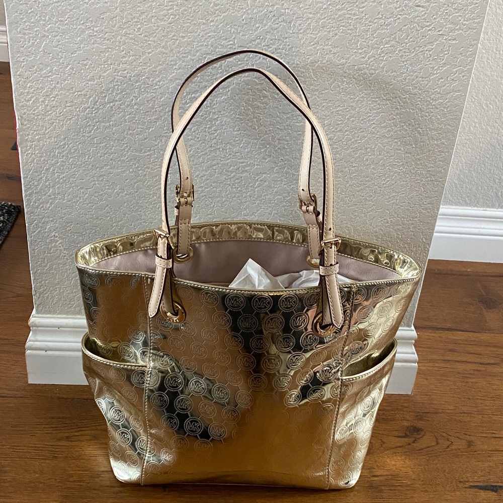 Michael Kors Jet Set Gold Metallic Logo Tote - Picture 2 of 8